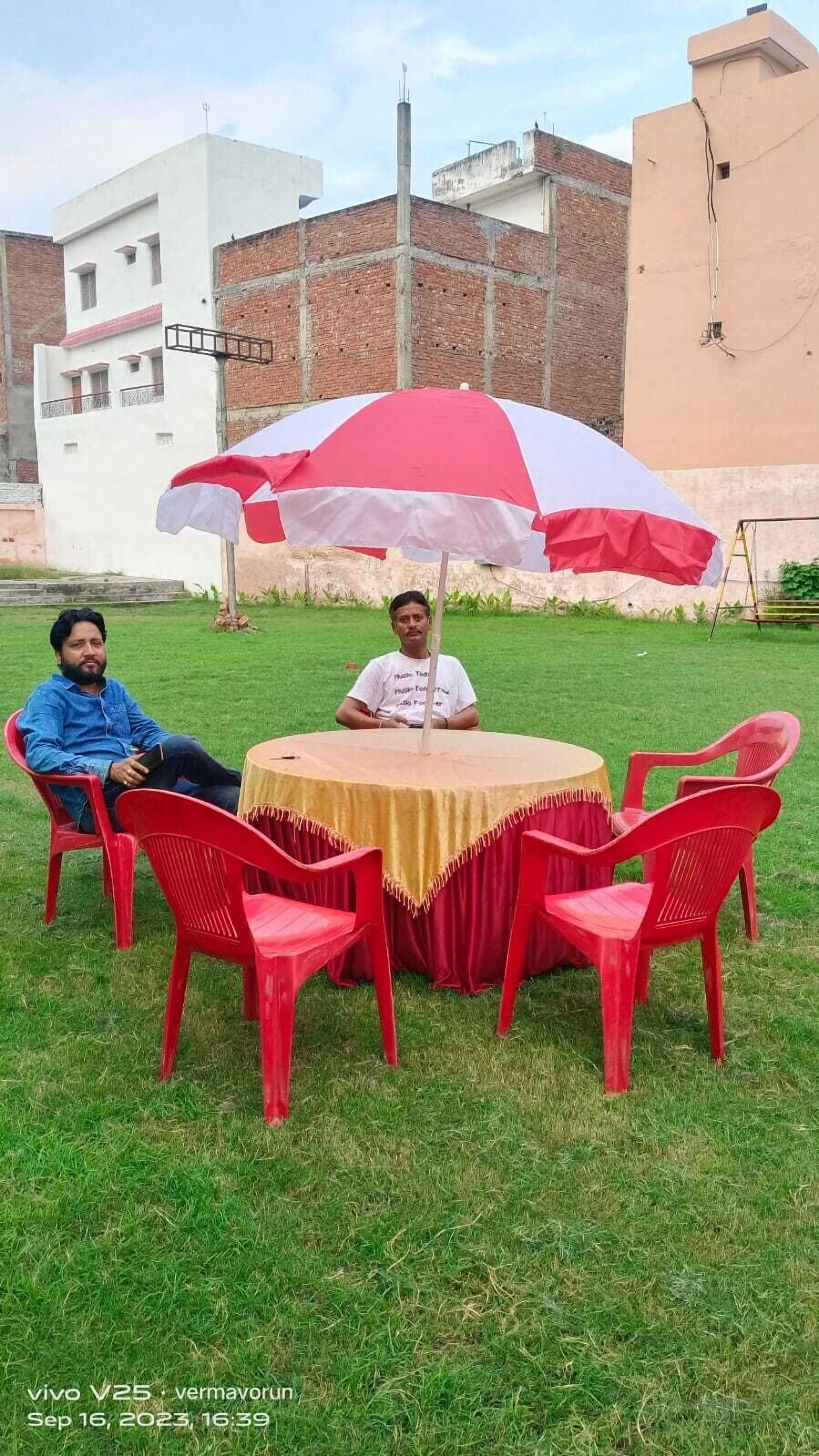 Varanasi Paradise, Varanasi