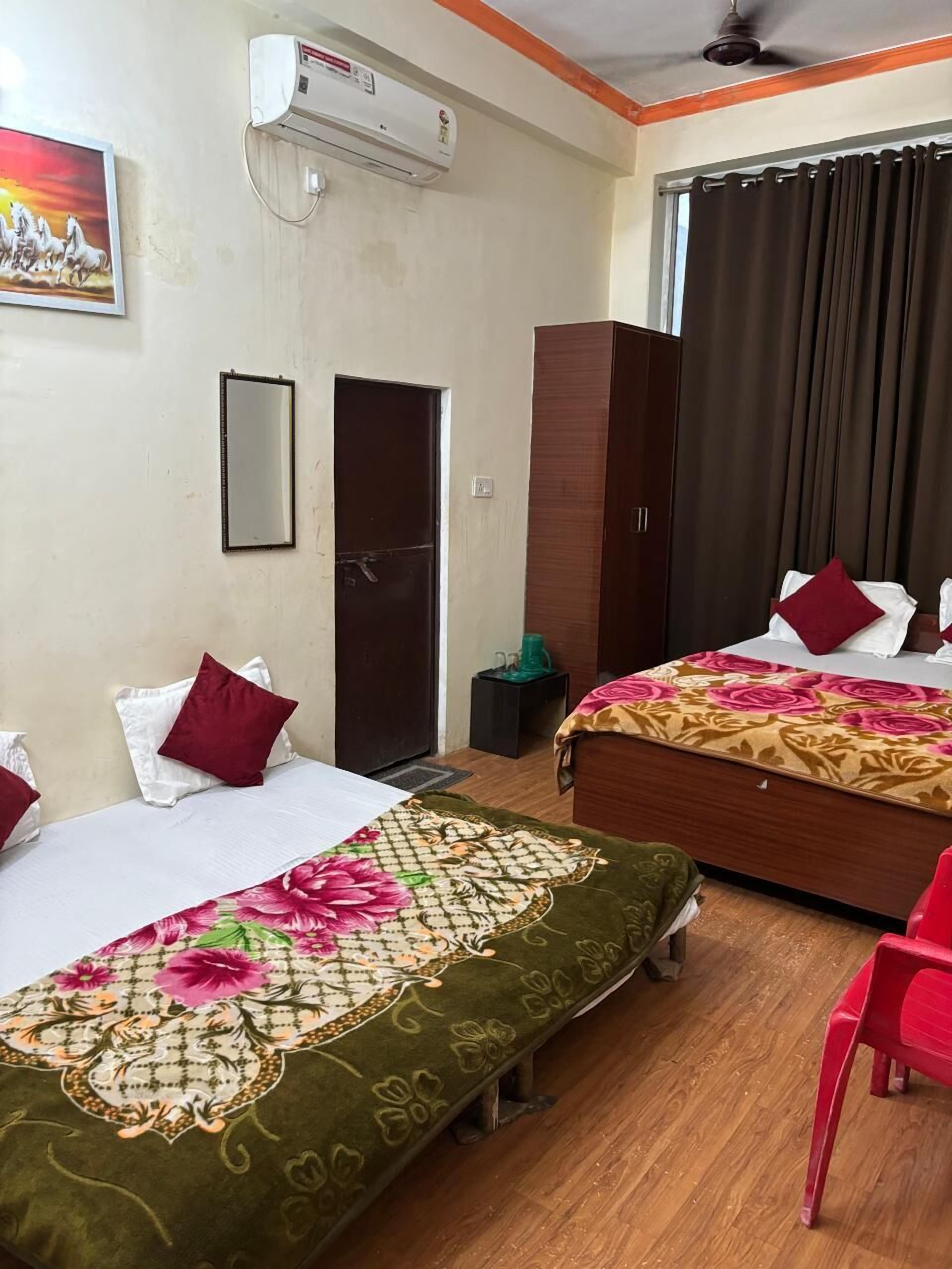 Varanasi Paradise — Photos 2
